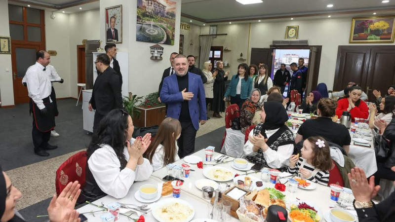 SİNCAN’DAKİ KADIN ESNAFA ÖZEL İFTAR YEMEĞİ
