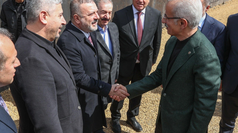 BAKAN URALOĞLU VE BAŞKAN ERCAN SİNCAN OSB-YENİKENT-KAZAN SODA DEMİRYOLU PROJESİNİ İNCELEDİ
