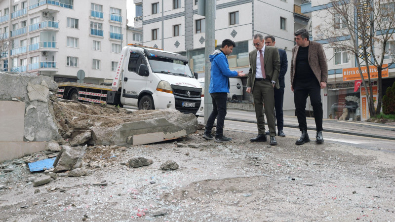 BEŞİKCİOĞLU, ETİMESGUT’TA YAŞANAN TRAFİK KAZASI YERİNDE İNCELEMEDE BULUNDU