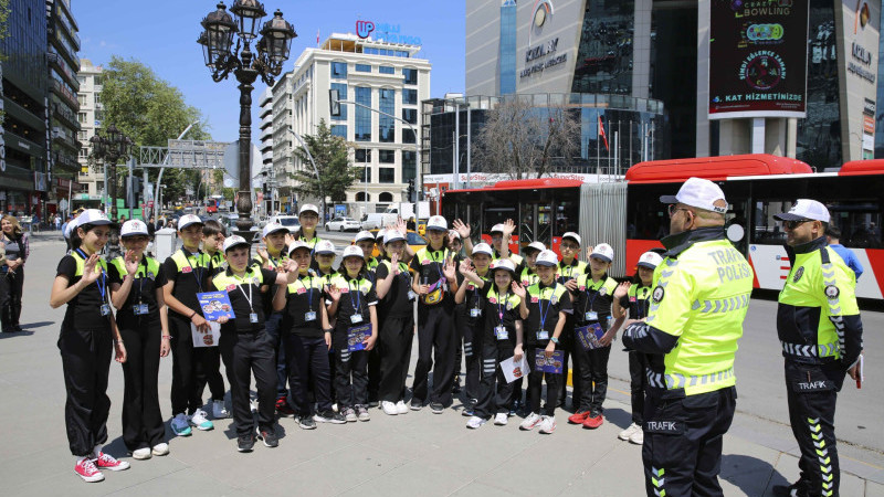 BAŞKENTLİ MİNİK POLİSLER TRAFİK DENETİMİNDE
