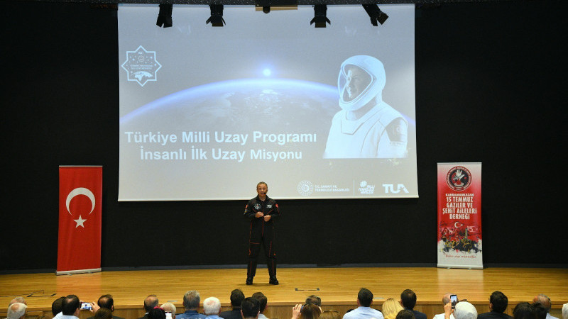 TÜRKİYE'NİN İLK ASTRONOTU ALPER GEZERAVCI KAHRAMANKAZAN'DA