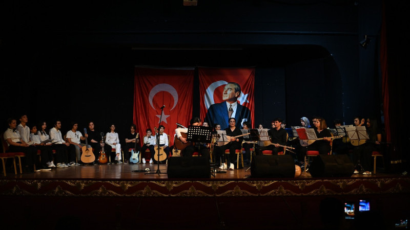 Kursiyerler Yılın Emeğini Sahneye Taşıdı