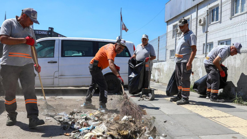 ETİMESGUT BELEDİYESİ, ŞAŞMAZ OTO SANAYİSİ’NDE KAPSAMLI TEMİZLİK GERÇEKLEŞTİRDİ!