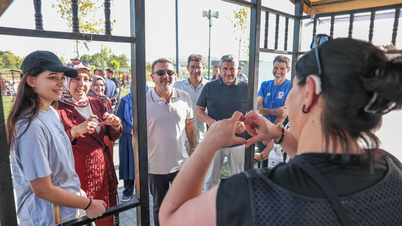 BAŞKAN ERCAN İŞİTME ENGELLİ VATANDAŞLARLA PİKNİKTE BULUŞTU