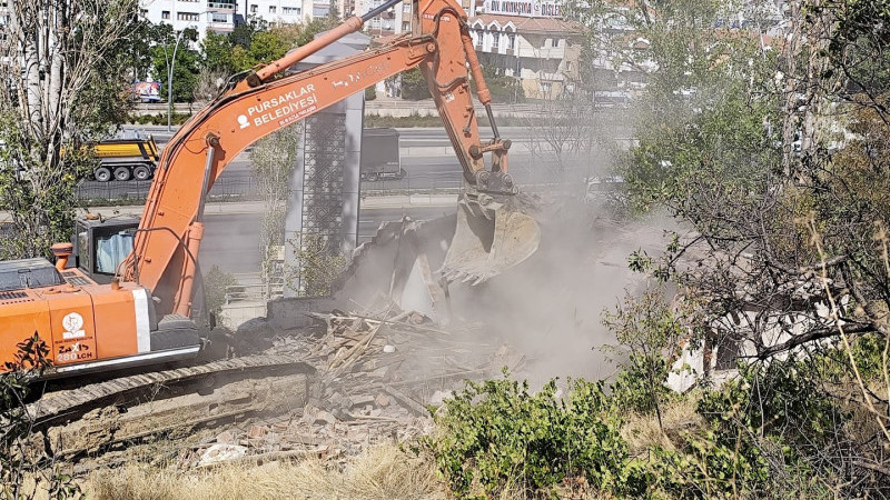 Pursaklar’da Metruk Yapılar Birer Birer Temizleniyor