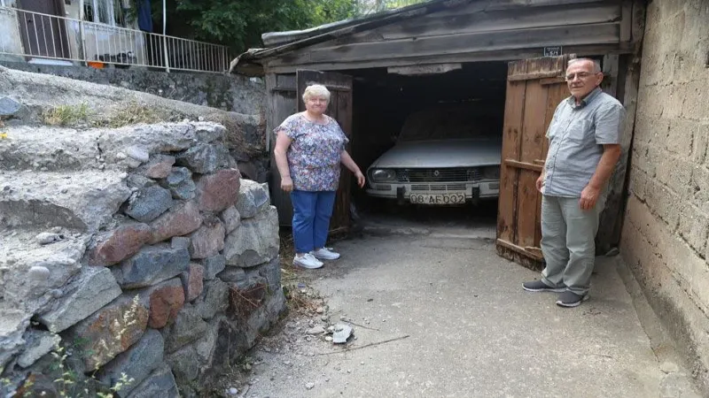 Otomobili 36 yıl garajda sakladı