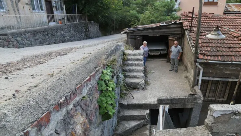 Otomobili 36 yıl garajda sakladı
